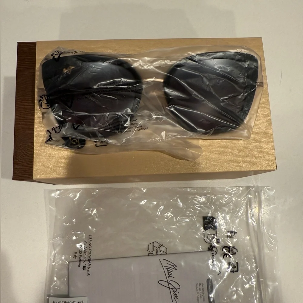 MAUI JIM Violet Lake Luxury Sunglasses (Black with Gold) - Picture 3 of 6